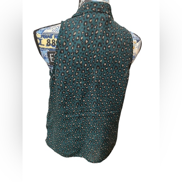 Banana Republic cheetah print sleeveless top size MP - Picture 2 of 5